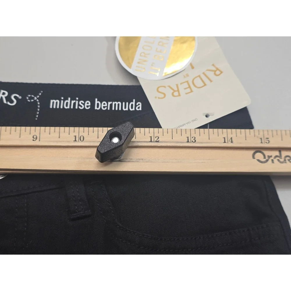 Riders by Lee Womens Midrise Bermuda Shorts Black Size 6M NWT 197MAW0